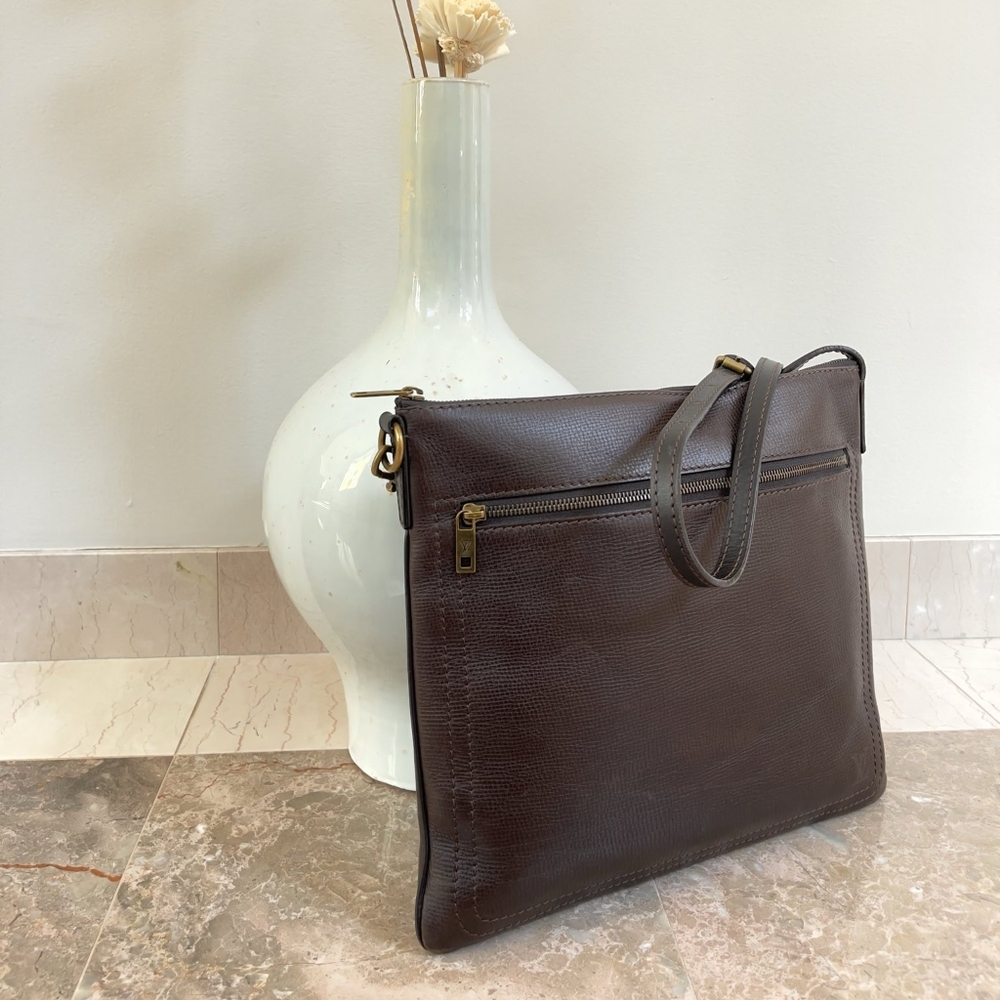 Louis Vuitton Shawnee Messenger Bag (Authentic)